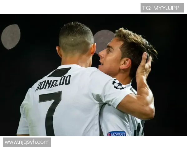 廷贝尔:埃泽的体现不是偶然,咱们都知道他有这样的才能